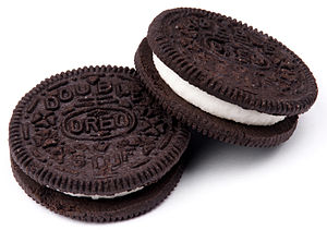 English: Double Stuf Oreos, by Nabisco.